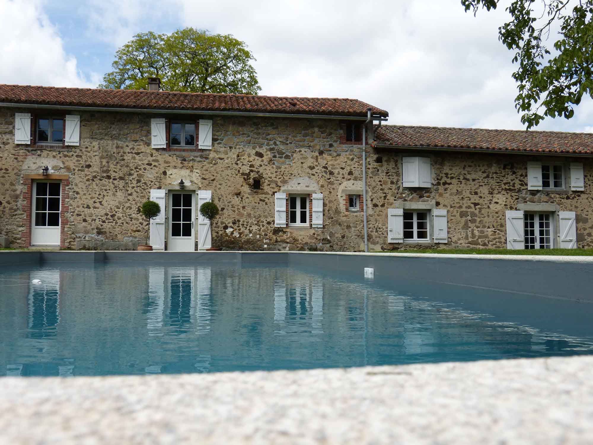 Photo de la piscine du gîte